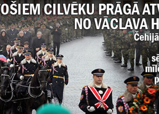 Tūkstošiem cilvēku Prāgā atvadās no Vāclava Havela