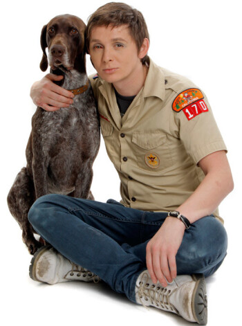 Artuss Kaimiņš Rīgā bieži redzams pastaigājamies ar savu uzticamo draugu - suni Borhesu.