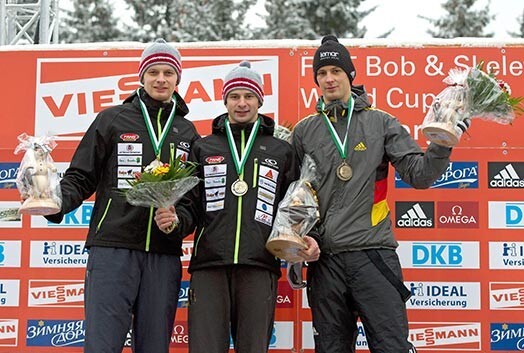 Altenbergas uzvarētāju trio (no kreisās) Tomass Dukurs, Martins Dukurs un Aleksandrs Krekels.