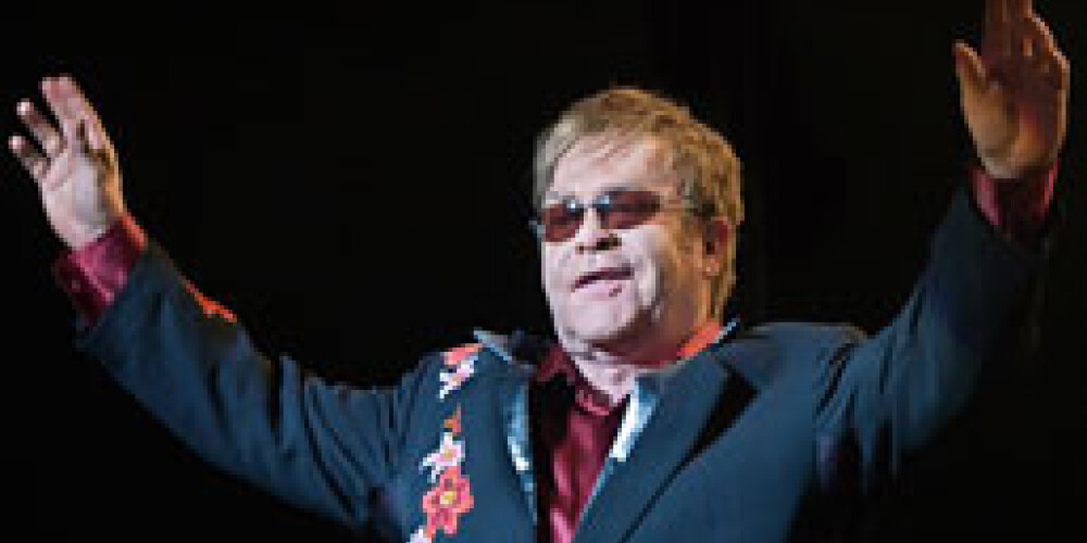 Eltons Džons rakstīs grāmatu par AIDS