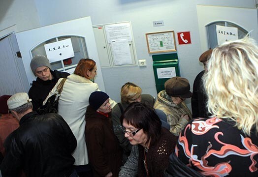 Profesionālajiem pabalstu saņēmējiem šogad ienākumi varētu sarukt un viņiem būs obligāti jāreģistrējas par bezdarbniekiem.