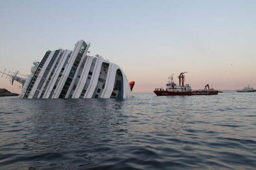 Glābēji atzīst, ka vairs nav cerību atrast „Costa Concordia” avārijā izdzīvojušos.