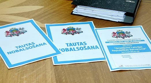 18. februārī tautas nobalsošanā par valsts valodu Latvijas pilsoņi varēs piedalīties arī 85 vēlēšanu iecirkņos, kas būs atvērti ārzemēs.