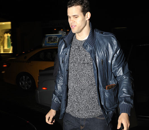 Крис Хамфрис направляется в ресторан на празднование дня рождения