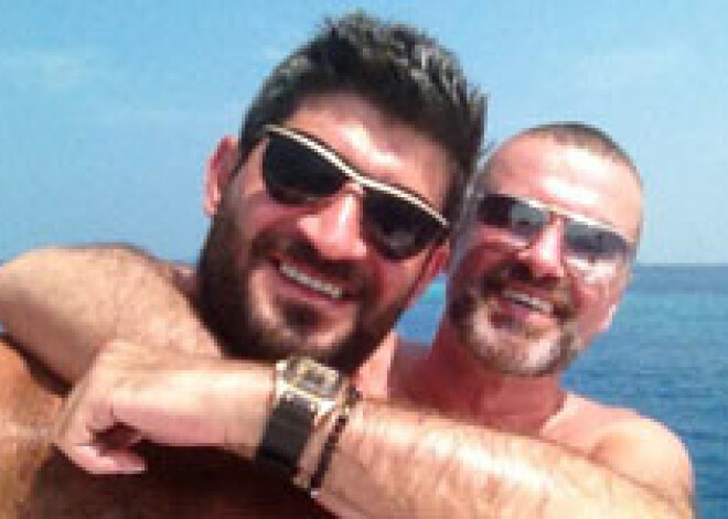 Джордж Майкл отдыхает с бойфрендом