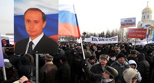 Jeļena Travina zaudējusi darbu, jo atklājusi, ka vietējā izglītības pārvalde likusi viņas skolai uz Putina atbalstītāju demonstrāciju nosūtīt 8 skolotājus.