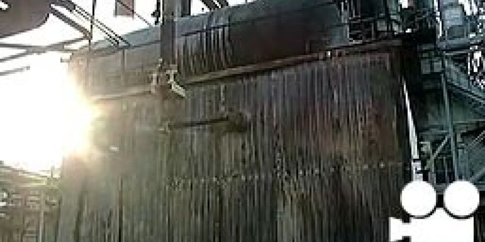 Lielo ugunsgrēku „Latvijas finiera” rūpnīcā izraisīja termoeļļa. VIDEO