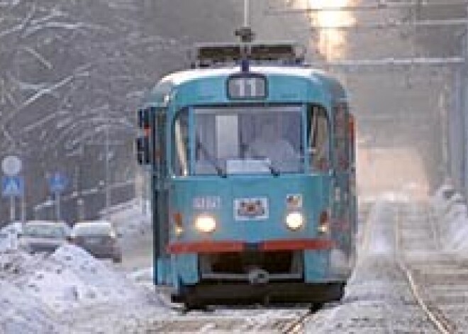 Ugunsgrēka un tramvaja vadītāja dēļ pasažieris maksā divreiz