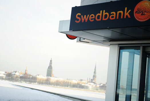 Klientu depozītu apjoms "Swedbank" pērn palielinājās, neskatoties uz decembrī Latvijā izplatītajām nepatiesajām baumām par Zviedrijas bankām.