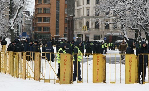 Valsts policija veiks pētījumu par to, kā viņu darbu vērtē noziegumos cietušie. Pašlaik viņu uzticība policistiem ir katastrofāli zema.