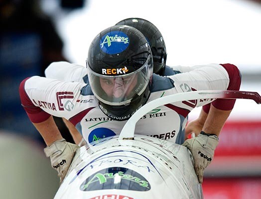 Latvijas vadošā bobsleja divnieku ekipāža pasaules čempionātā pēc pirmās dienas ieņem augsto piekto vietu.