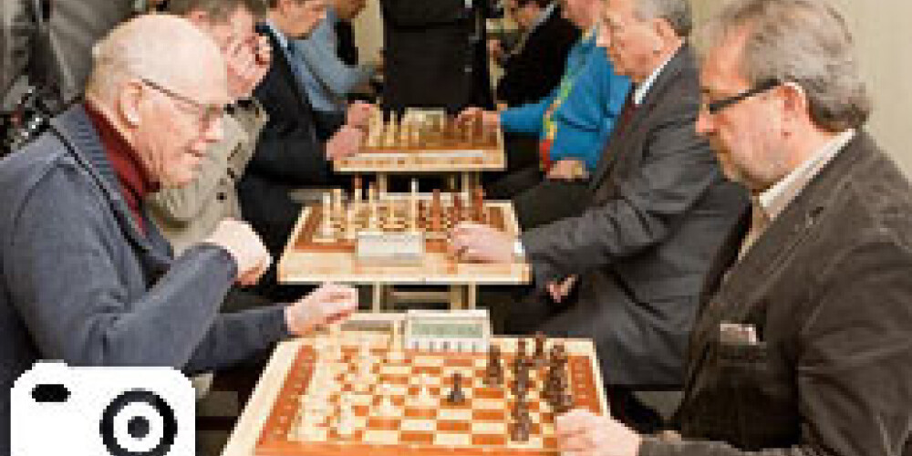 Гроссмейстеры оказались сильнее латвийских знаменитостей