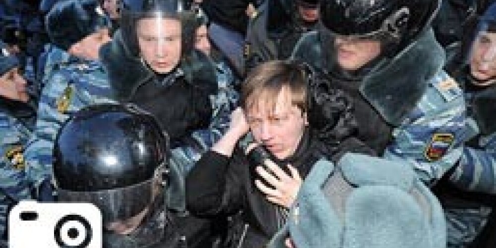Papildināta - Krievijā Putina pretinieki iziet ielās; protestos simitiem aizturēto. Foto