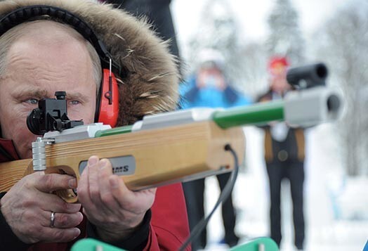 Putins šaudās paraolimpiskajā biatlona čempionātā.