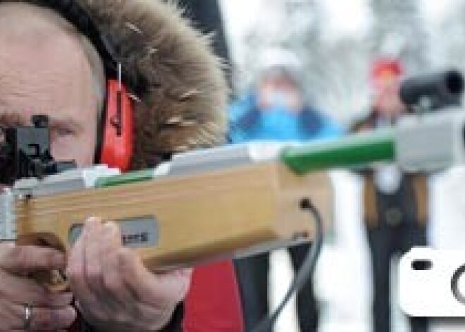 Putins atkal tēlo mačo; šaudās biatlona sacensībās. Foto