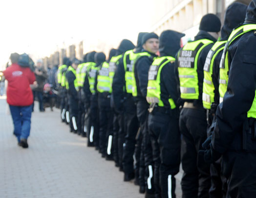 Nav iemesla policistu skaitu samazināt, lai skaidri norādītu, ka nekārtības netiks pieļautas.