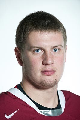 Latvijas izlases hokejists Georgijs Pujacs drīz vien pēc pārcelšanās uz Omskas „Avangard” kļuva par vienu no komandas vadošajiem aizsargiem.