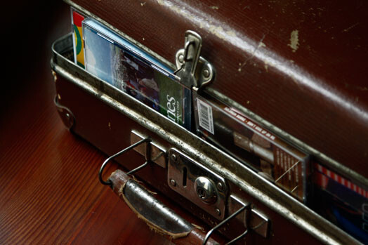 Īsts dārgumu koferītis, pilns ar mūzikas diskiem.