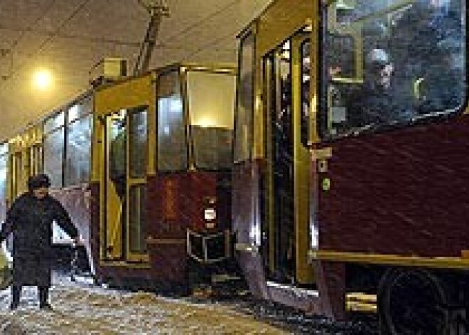 Slovākijā divi pasažieri mēģina nolaupīt tramvaju