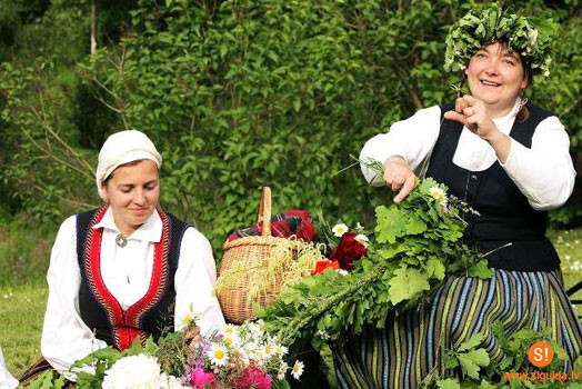 Šis nedēļas nogalē Siguldas un apkārtējo pagastu iedzīvotāji tiek aicināti apgūt Līgo svētku tradīcijas, pīt vainagus, siet sieru un dziedāt Jāņu dziesmas.