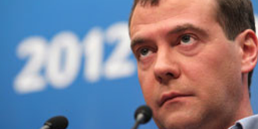 Medvedevs iesaka ASV prezidenta amata kandidātiem domāt ar galvu