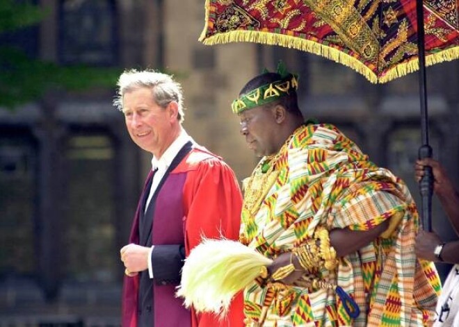 Ašanti karalis Otumfuo Nana Osei Tutu II un Velsas princis Čārlzs.