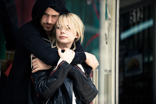 Blue Valentine, 2010. Holivudas jaunie un jau slavenie Mišela Viljamsa un Raiens Goslings atveido pāri, kura laulība ir uz izjukšanas robežas. Abus nominē Zelta globusam, Viljamsa jau otro reizi tiek nominēta Oskaram, un pēc filmas noskatīšanās ir vairāk nekā skaidrs, kāpēc arī izlutinātās Kannu un Sandensas kinofestivālu auditorijas neskopojās ar aplausiem.