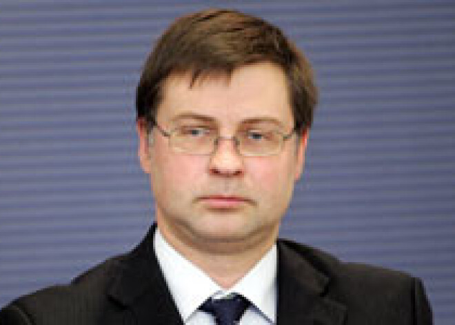 Dombrovskis: patēriņa nodokļus varētu mazināt jau šogad