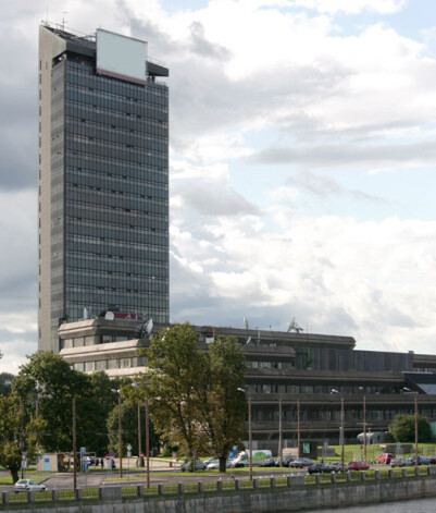 Kopš ēkas pieņemšanas ekspluatācijā ir trīsreiz samazinājies televīzijas darbinieku skaits.