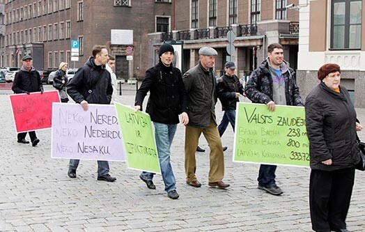 Par administratora pieļautajiem pārkāpumiem tiesā sūdzības ir iesniegušas jau vairāk nekā desmit fiziskas un juridiskas personas.