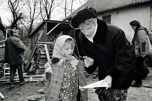 Ināras pirmās aktieru īsfilmas „Sarmītes” filmēšanas laikā.