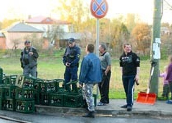 Jaunciema gatvē alus vedējam izlijusi krava. FOTO