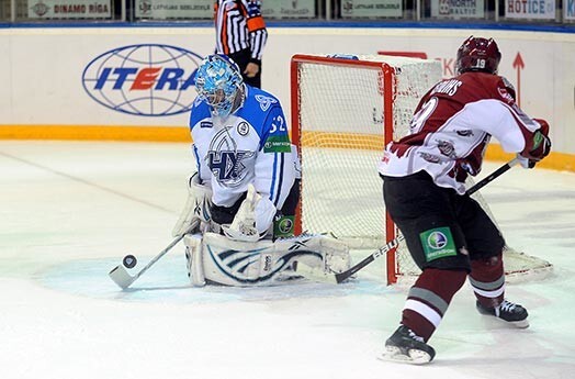 Aizvadītajā sezonā 32 gadus vecais Tarki pārstāvēja citu KHL vienību Ņižņekamskas "Ņeftehimik", kuras sastāvā piedalījās 44 mačos, atvairot 90,1% metienu un vidēji ielaižot 2,73 ripas.