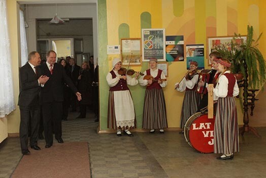 Viļānu vidusskolā Valsts prezidentu Andri Bērziņu šī gada februārī sagaidīja ar tautiskas mūzikas skaņām.