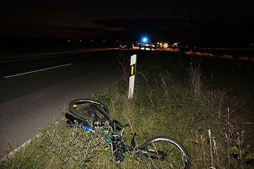 Līksnas pagastā 12 gadus vecs zēns ar tēva iedoto auto nonāvējis pa ceļu braucošo velosipēdistu.