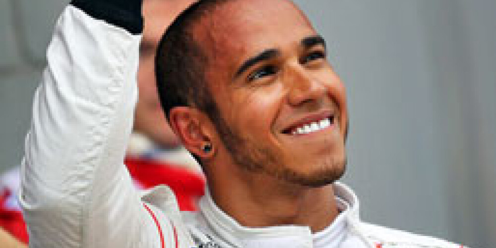 Hamiltons uzvar Spānijas "Grand Prix" kvalifikācijā, vēlāk uzvaru viņam atņem