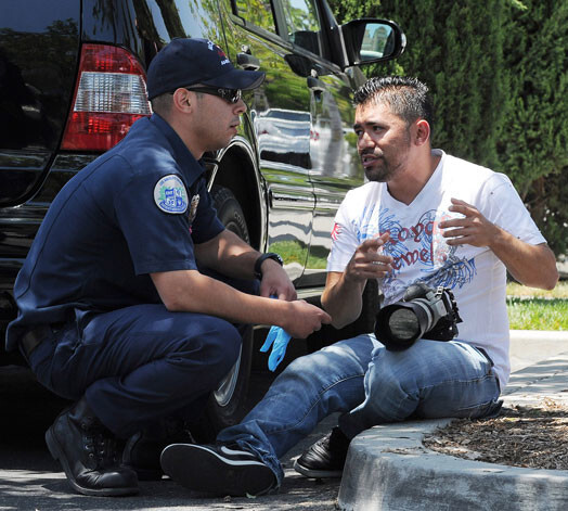 Pēc konflikta fotogrāfs atradās uz zemes.