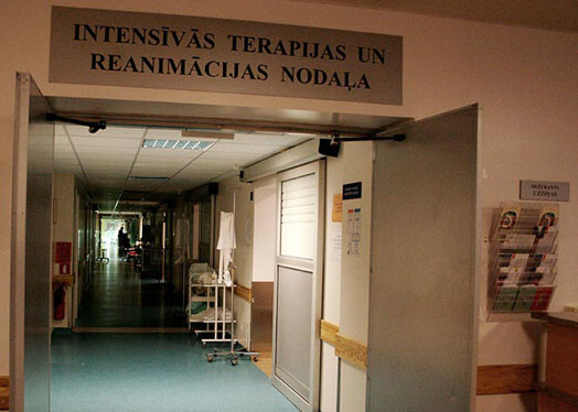 Приемное отделение больницы переполнено, врачи работают в нечеловеческих условиях, а пациентам приходится терпеть часами невыносимую боль