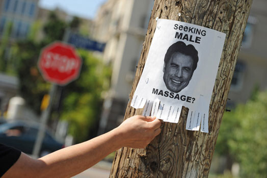 Такие объявления о предоставлении услуг гей-массажа некий шутник расклеил недалеко от центра Сайентологии в Голливуде