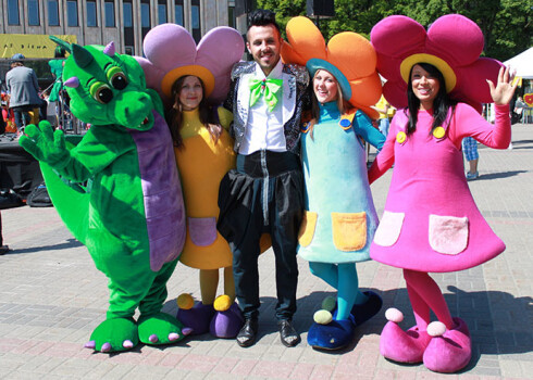 Beidzoties šovam „OKartes skatuve”, Kašers atgriezies savā iepriekšējā darbavietā, un kopā ar pasaku tēliem priecē savus mazos fanus.