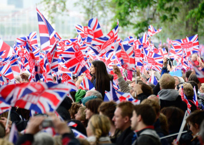Londonā atzīmē Elizabetes II 60.valdīšanas gadadienu. FOTO