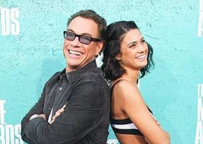 Žans Klods van Damme ar meitu Bjanku Brī apmeklē „MTV Movie Awards” ceremoniju