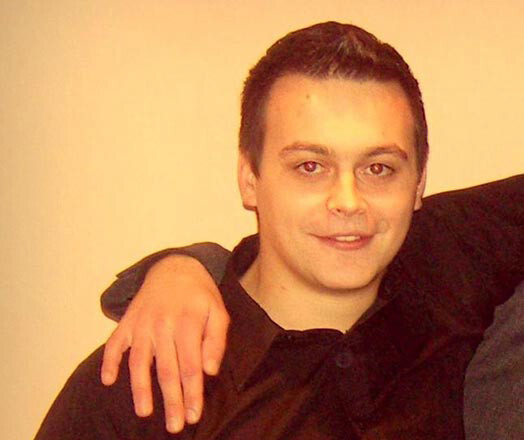 У 23-летнего Артура Спулле обнаружена опухоль головного мозга. Его может спасти лишь сложная операция, которая стоит 26 000 евро.