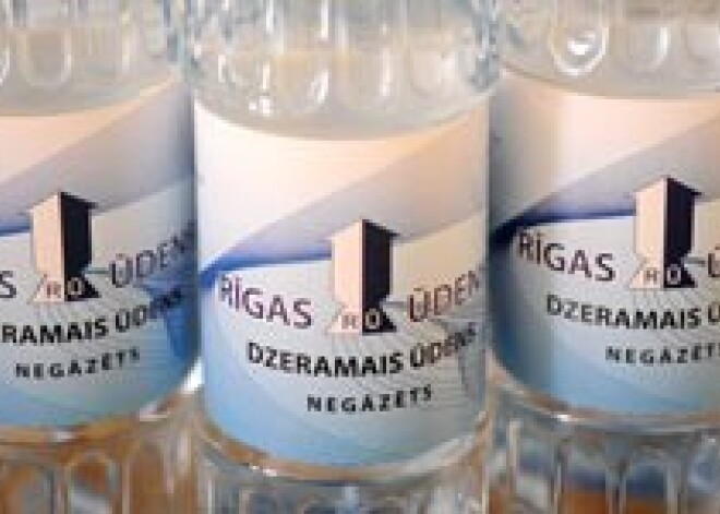 Призывают запретить Rīgas ūdens делать бизнес на воде в бутылках