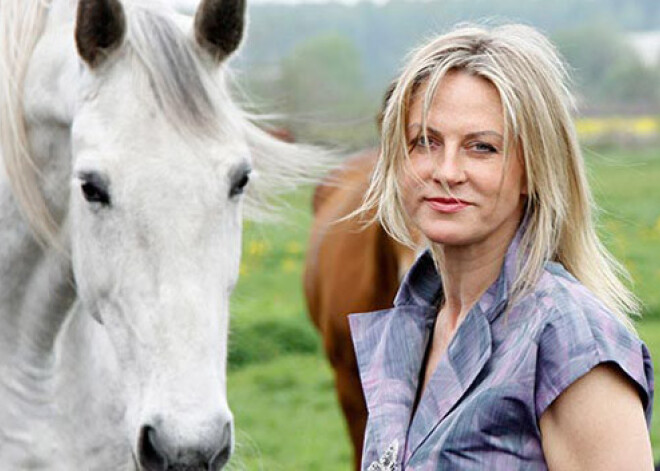 Viņa pameta glancētu dzīvi, lai veltītu sevi hobijam - zirgiem
