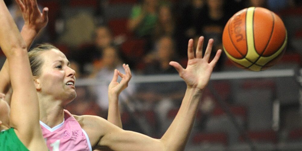 Latvijas sieviešu basketbola izlase saspringtā pārbaudes spēlē zaudē Spānijai