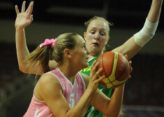 Latvijas sieviešu basketbola izlase sīvā cīņā piekāpjas Lietuvai