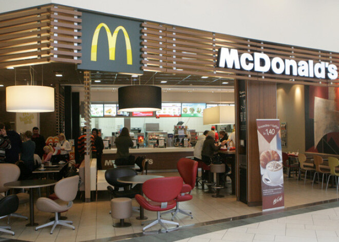 Cilvēki arvien vairāk ēd "McDonald's" restorānos