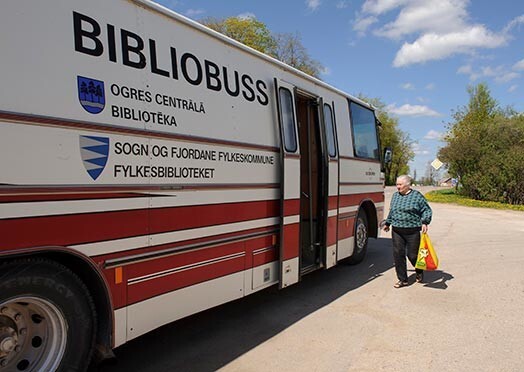 Cilvēks, kurš nelasa, pārtrauc domāt. Laukos joprojām ir cilvēki, kas lasa vairāk nekā dažs Rīgas kundziņš.