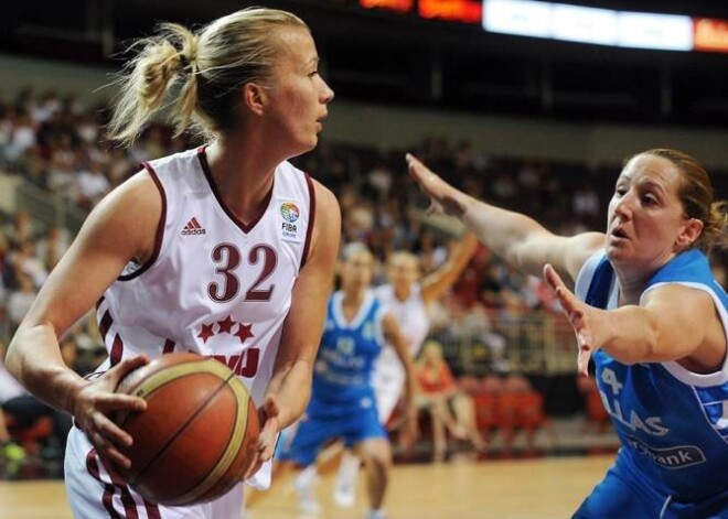 Latvijas sieviešu basketbola izlase sagrauj Grieķiju